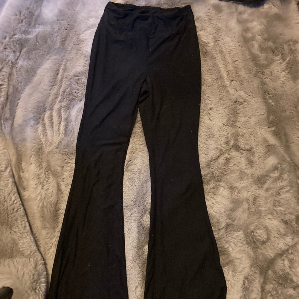 Yoga pants, flared leggings